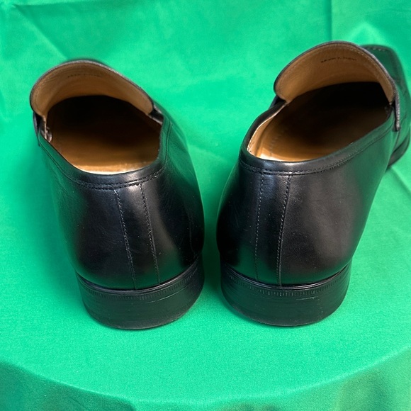 Magnanni Shiny Black Leather Slip-On Loafers - Picture 2 of 5